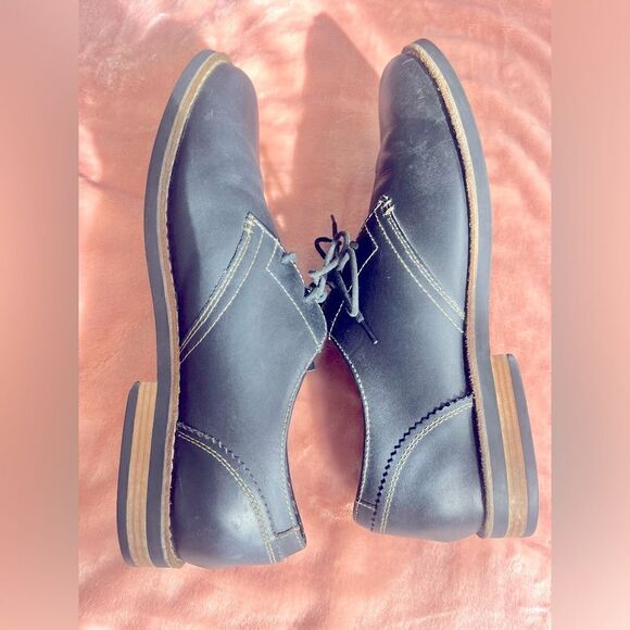 Waylon Nubuck Lace Up Oxford Cub
by Original Penguin; Size 11, Like New! main image 6